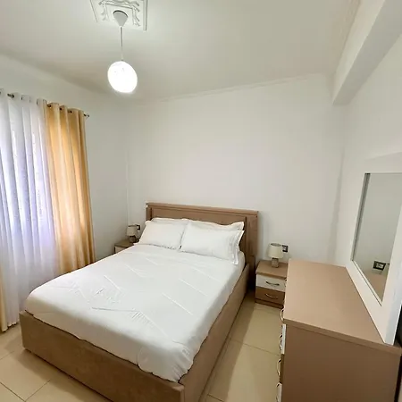 Elisabeth 2 * Saranda