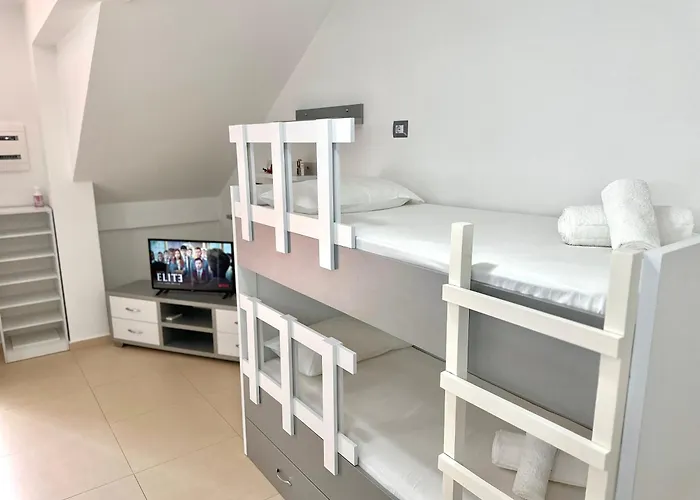 Elisabeth 2 * Sarandë